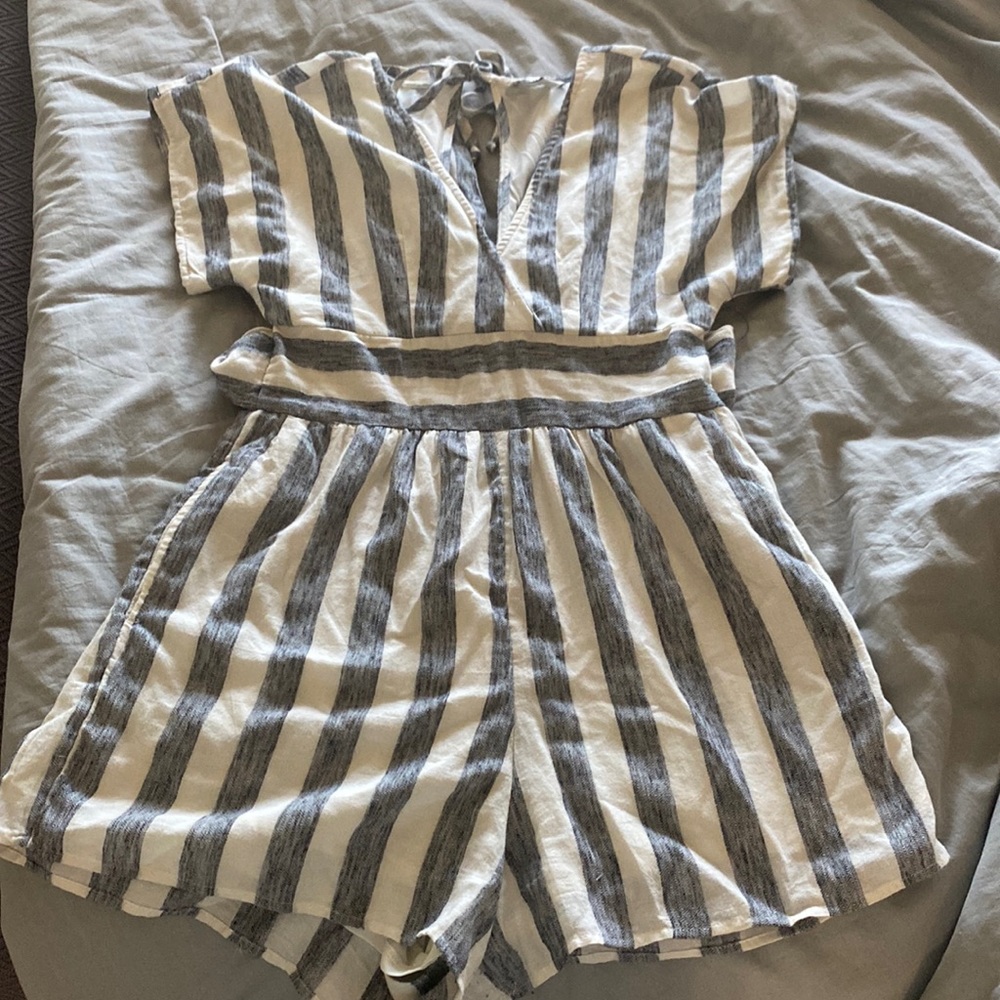 American Eagle Outfitters Romper Sz S petite